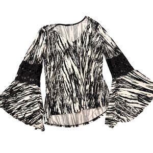 Ariella Boutique Animal Print Blouse Lace Bell Sleeves Made USA Women’s Large